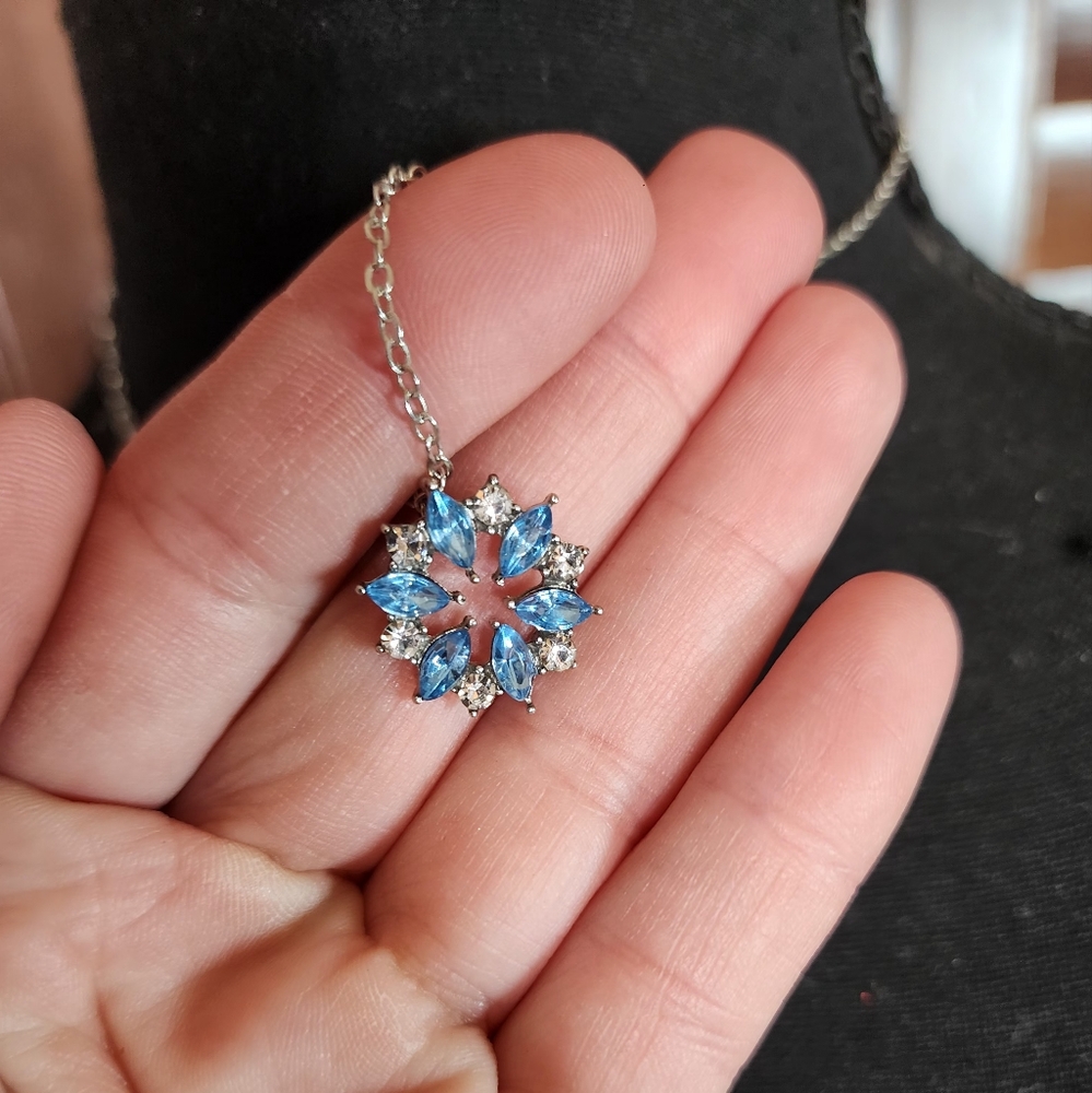 Elegant Snowflake Necklace
